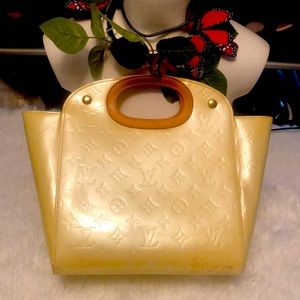 Louis Vuitton Noisette Vernis Clutch